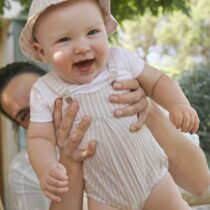 pelele-peto-simulado-con-gorro-rayas-recien-nacido-raiz-XL-1